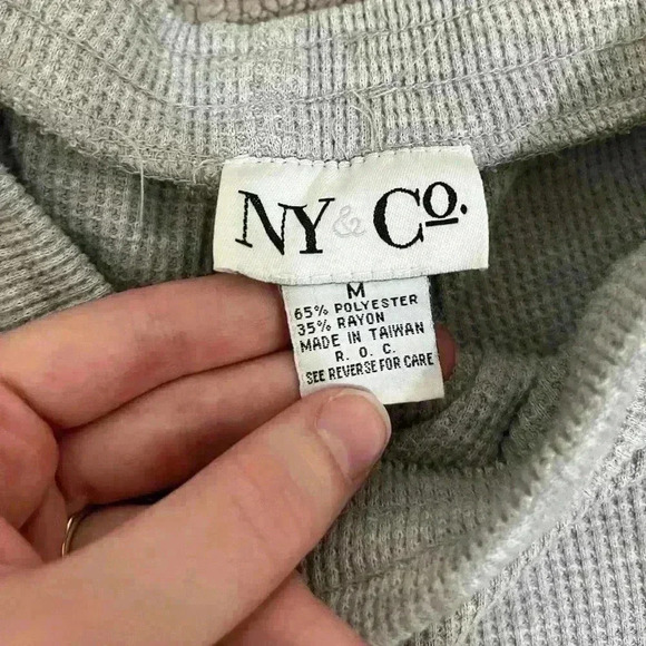 NY & Co grey waffle texture shorts size medium - Picture 4 of 5